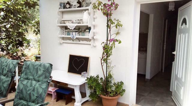 Faros Oasis Apartamento Gdinj Exterior foto